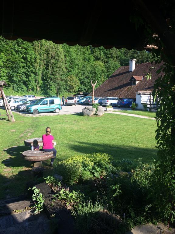 Hotel Gostisce Smuk Križe Zewnętrze zdjęcie